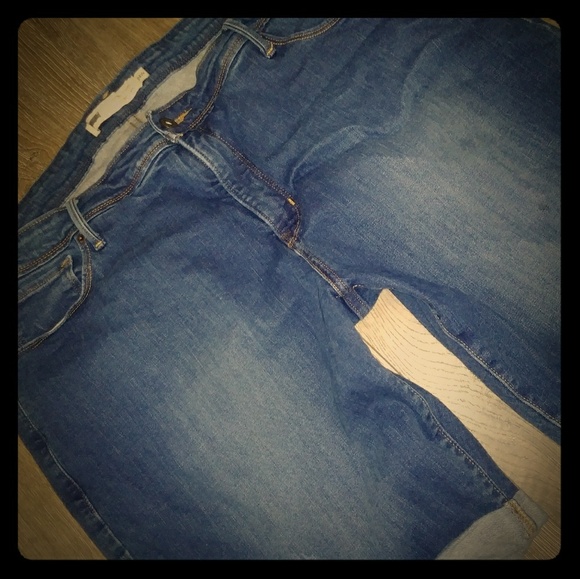 Levi's Pants - Levi's perfectly shaping size 24
